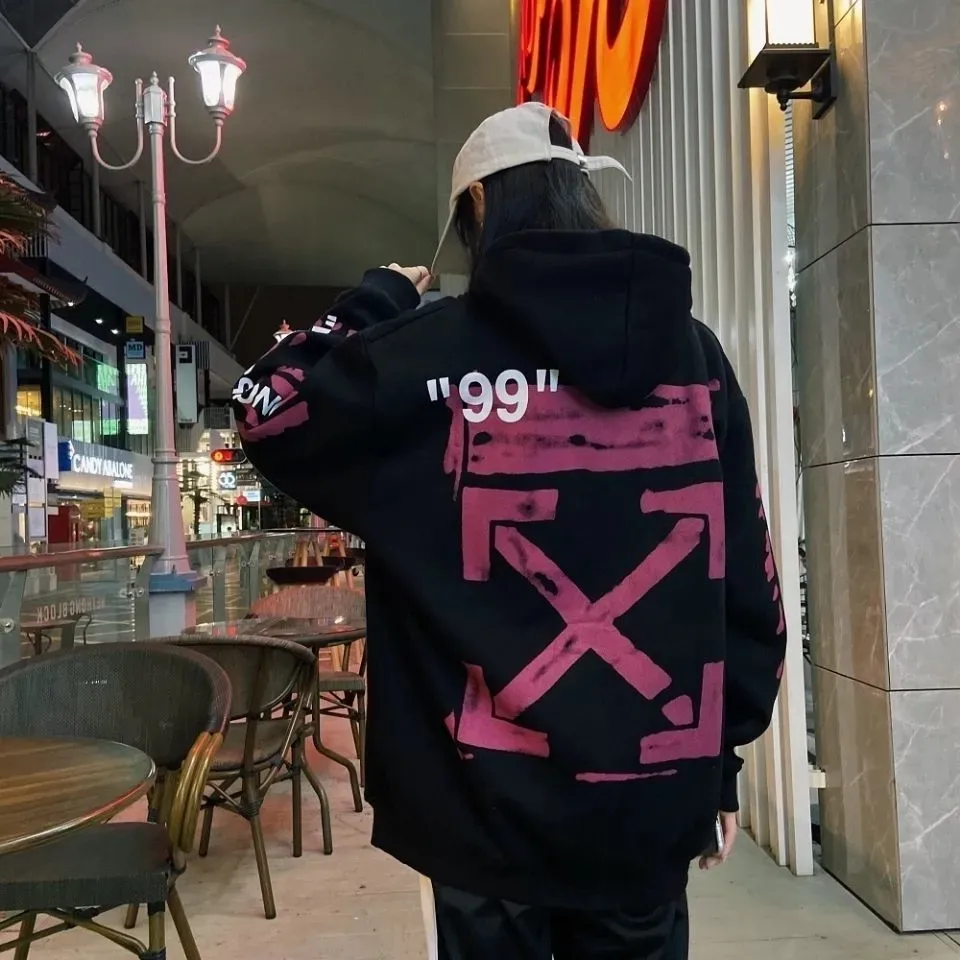 ♻️💯Upper body reference model picture❤️Top tested version OFF-WHITE (OW) 99 pink oil graffiti for men and women, pure cotton same style loose pullover hooded sweatshirt jacket zipper, professional handmade dot printing, delicate and full, strong color layering, breathable printing and not sticky! The gradient of the layers is clear, the texture and texture are visible, the fabric and printing are completely combined, and the frosted feel is delicate. The fabric is made of 460g fish scale terry cotton fabric, which has a full drape. Customized zipper pull with OFFWHITE metal engraving on it and a concave feel. This is a must-see for identification. The hat rope pendant clock has metal engravings. This is a detail that is easily overlooked.  Like Monet's oil paintings, it has always occupied the top sales list on major domestic and foreign platforms, and offline stores can also be said to be often out of stock.  Couple matching, personalized and trendy! Elegant and classic style, versatile for daily use. Couple style 👫 Suitable for both men and women. Size chart Recommended 180-220 pounds P: 420